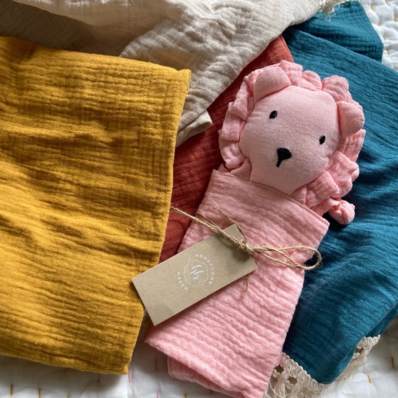 ⭐️ BOGO ⭐️ HP Leah the lion Muslin Lovey - Picture 5 of 8